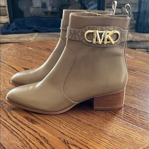 Michael Kors Women's Leather Parker Ankle Booties with Block Heel Size 8.5